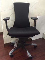 Новое кресло Herman Miller Embody - черного цвета